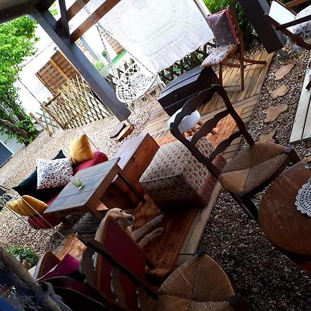 Chez Gladys Et Ses Enfants Hotel Lain Exterior photo